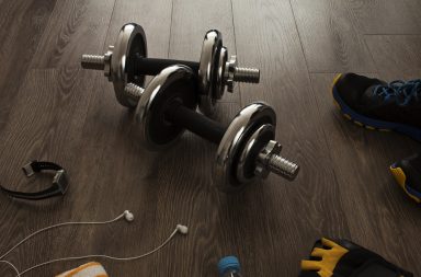 cwiczenia w domu z hantlami