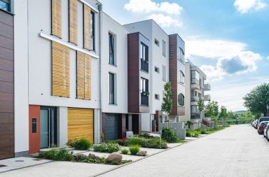 Dom poza centrum miasta – dlaczego warto?