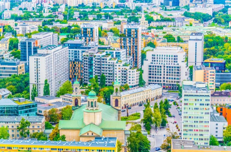 Nieoczywiste miejsca w Warszawie, idealne na spacer. Sprawdź je!